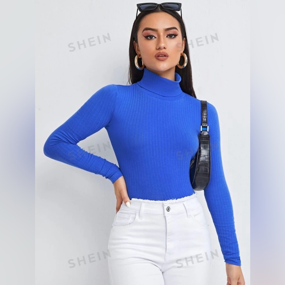 Essnce Rolled Neck Form Fitted Top. Blue. Size Large.
